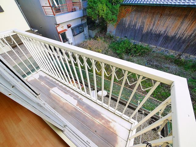 クレール千原Bのバルコニー|暖かな日差しのふりそそぐバルコニー