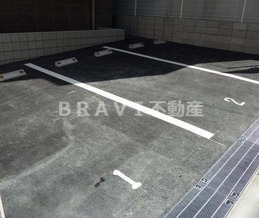 ベルエ難波西　BRAVI不動産の駐車場|【ベルエ難波西】駐車場に車を止められます