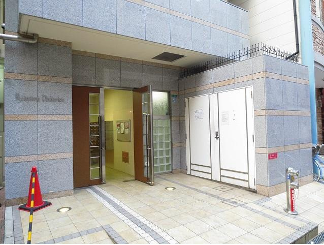 リレイション大国　BRAVI不動産のエントランス|【リレイション大国】毎日通るエントランスはこのようになっています