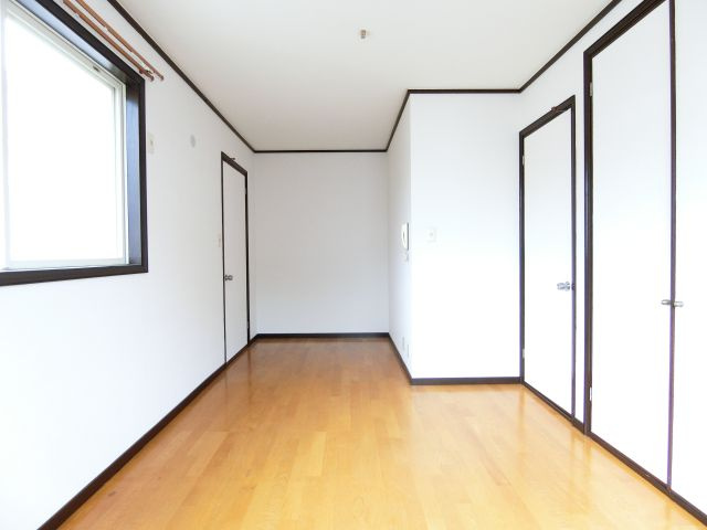 ストークハイツ北野田の洋室