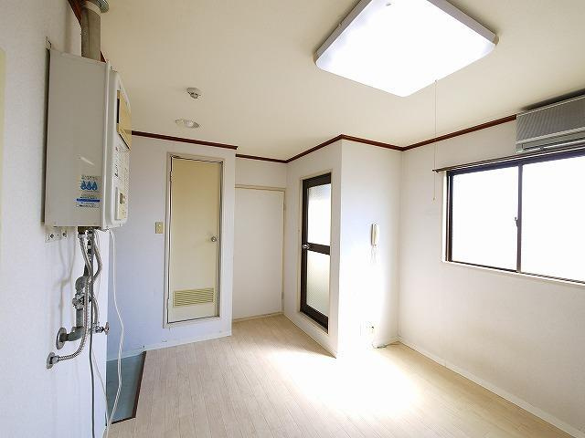 泉都ハイツの居間・リビング|おしゃれなリビングです