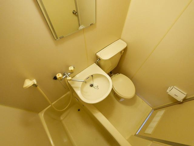 泉都ハイツの浴室|ゆったり過ごせるお風呂です