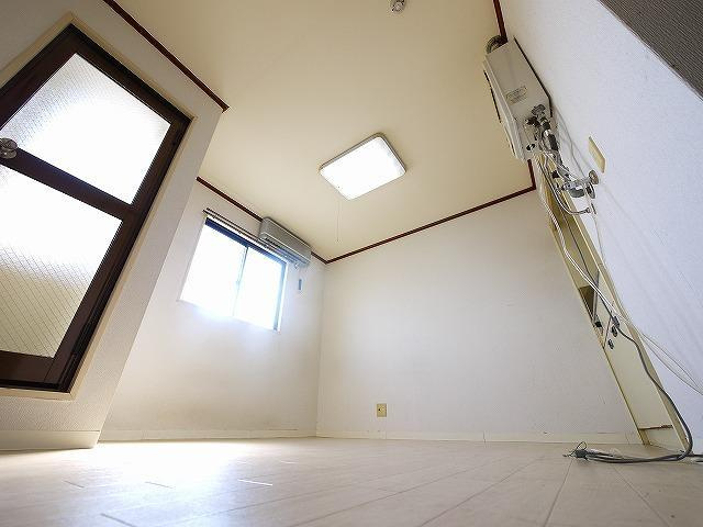 泉都ハイツの寝室|きれいな洋室です