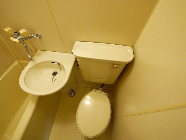 泉都ハイツのトイレ|シンプルで使いやすいトイレです