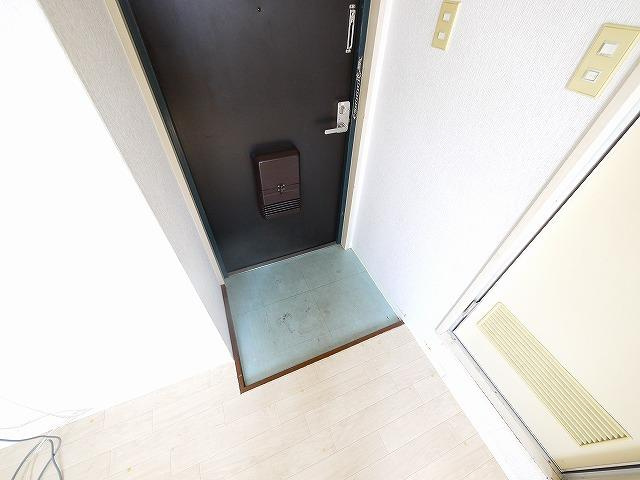 泉都ハイツの玄関|シンプルで使いやすい玄関です