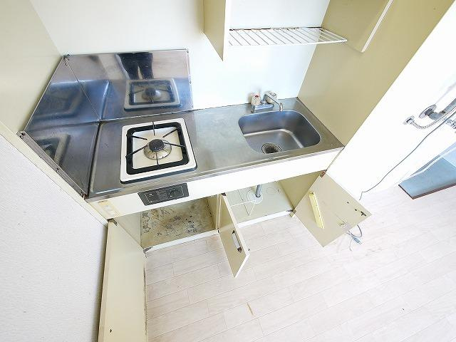 泉都ハイツのキッチン|お料理しやすいキッチンです