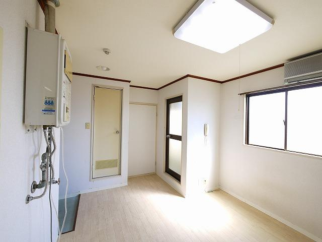 泉都ハイツの居間・リビング|居間です