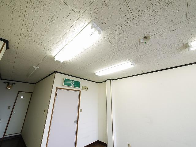 向出ビル（杉ヶ町）の内装