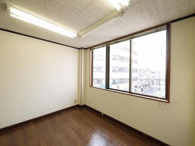 向出ビル（杉ヶ町）の内装