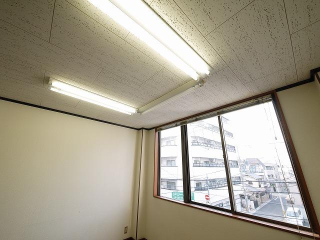 向出ビル（杉ヶ町）の内装