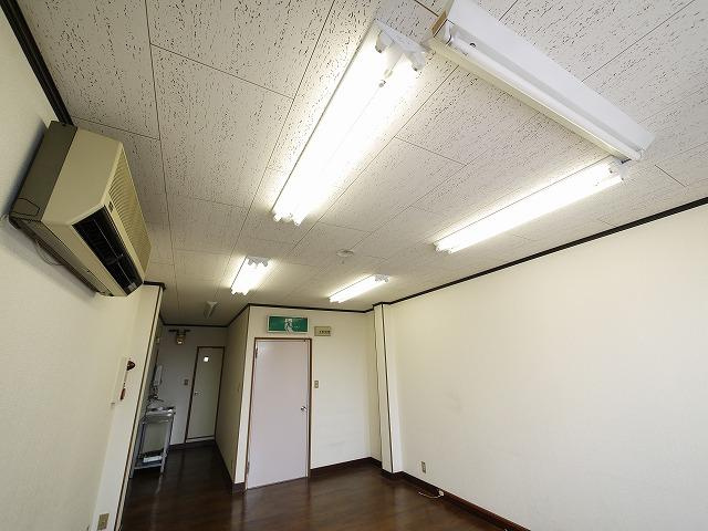 向出ビル（杉ヶ町）の内装