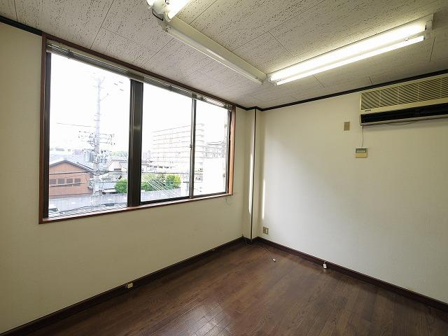 向出ビル（杉ヶ町）の内装