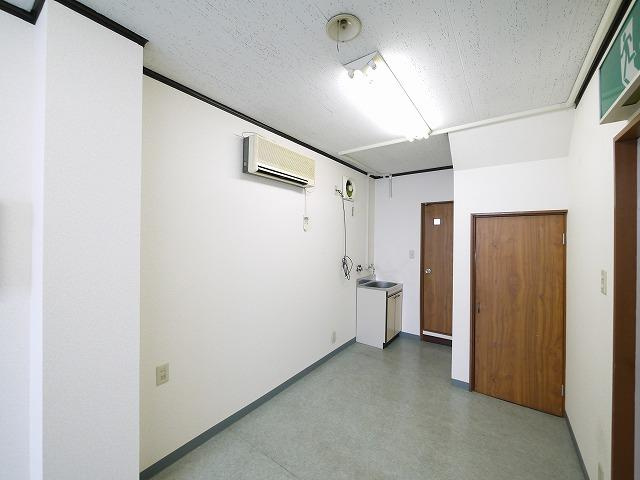 向出ビル（杉ヶ町）の内装