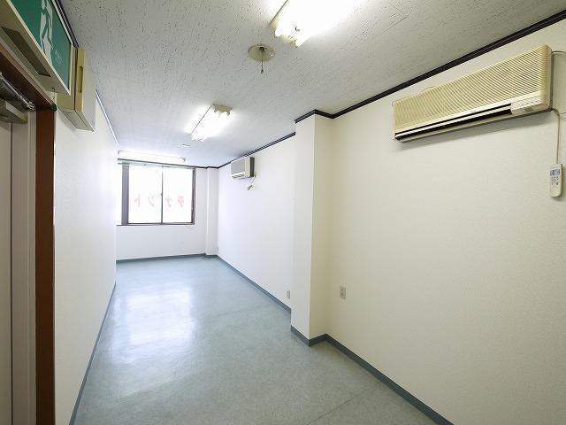 向出ビル（杉ヶ町）の内装