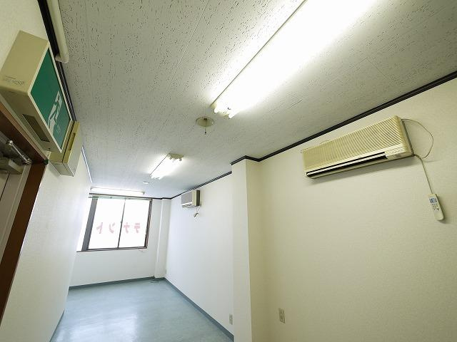 向出ビル（杉ヶ町）の内装