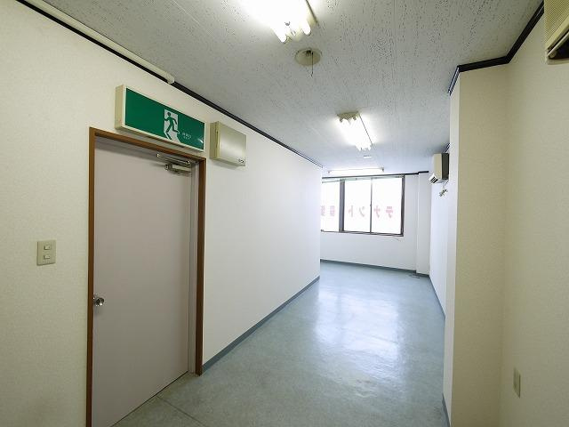 向出ビル（杉ヶ町）の内装