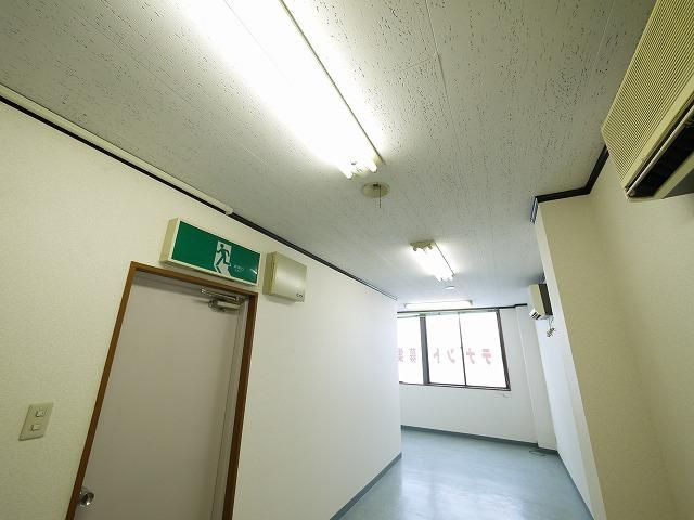 向出ビル（杉ヶ町）の内装