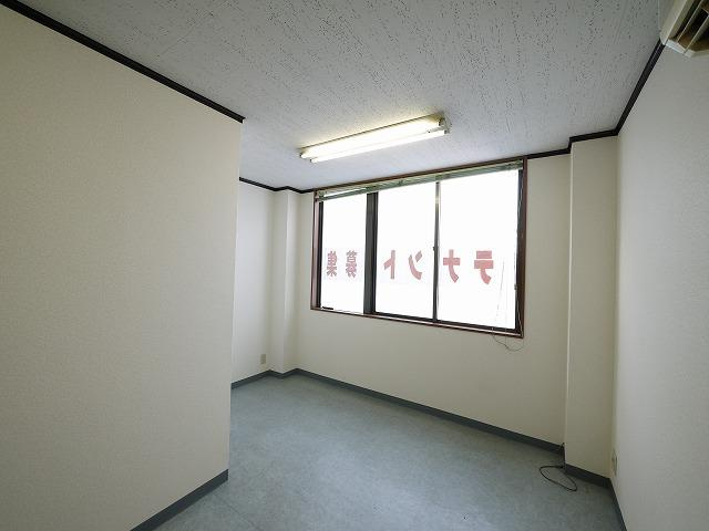 向出ビル（杉ヶ町）の内装