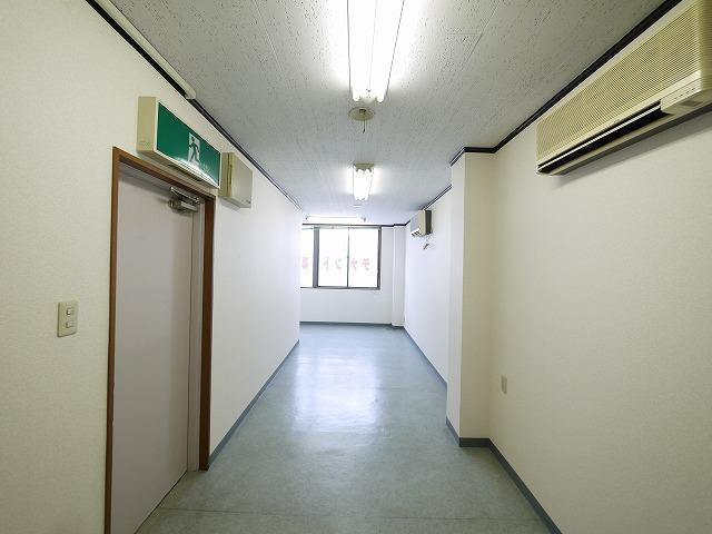 向出ビル（杉ヶ町）の内装