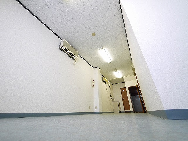 向出ビル（杉ヶ町）の内装