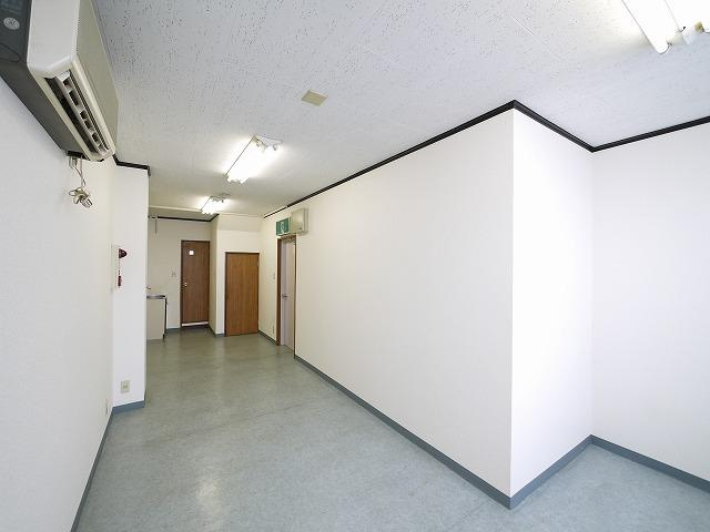 向出ビル（杉ヶ町）の内装