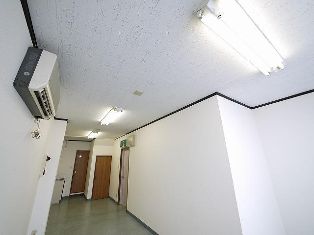 向出ビル（杉ヶ町）の内装