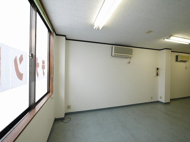 向出ビル（杉ヶ町）の内装