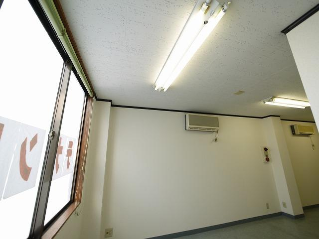 向出ビル（杉ヶ町）の内装