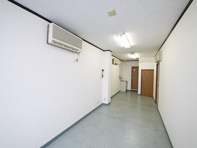 向出ビル（杉ヶ町）の内装