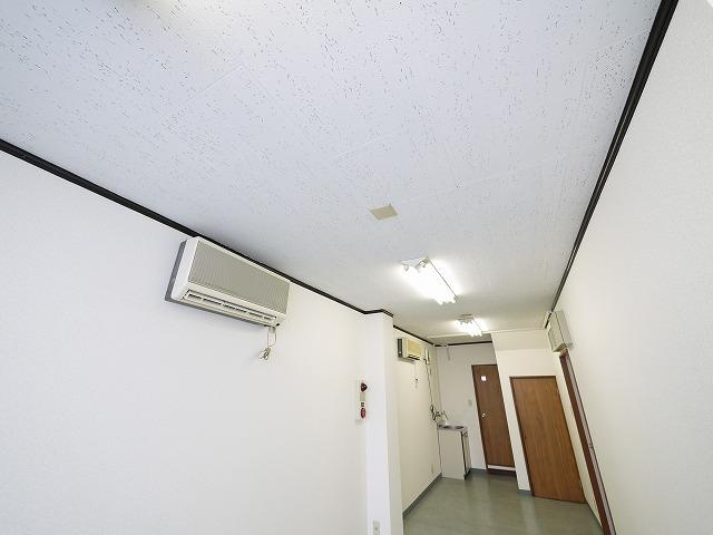 向出ビル（杉ヶ町）の内装