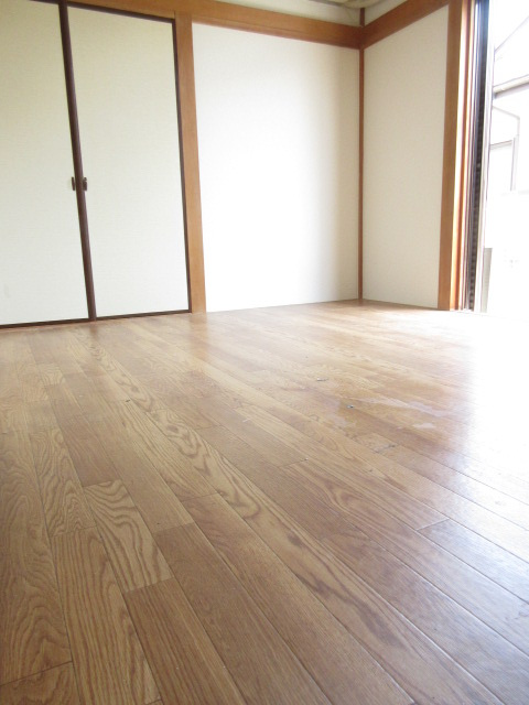 ハウスアオヤマの洋室|写真は202