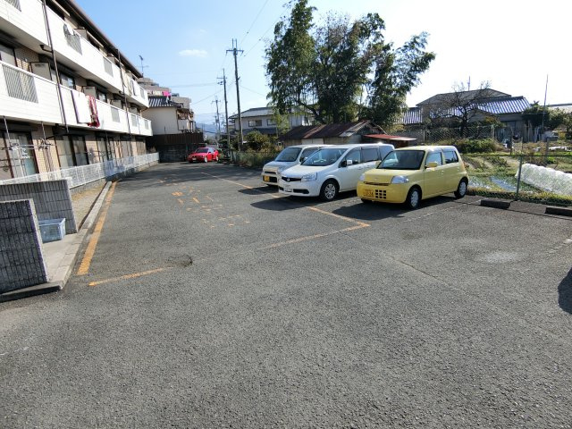 ファミリーハウス須賀の駐車場