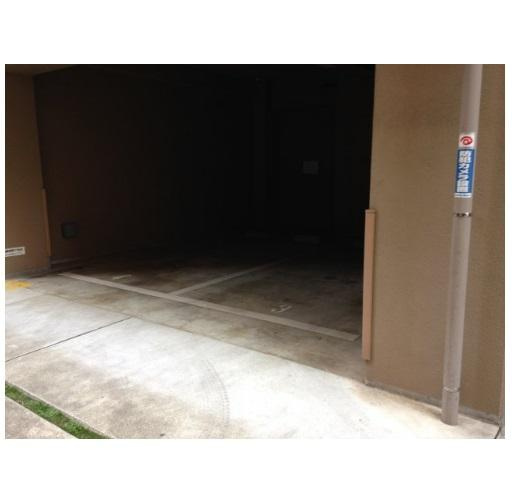 レ・コンフォルト　BRAVI不動産の駐車場|【レ・コンフォルト】駐車場完備です