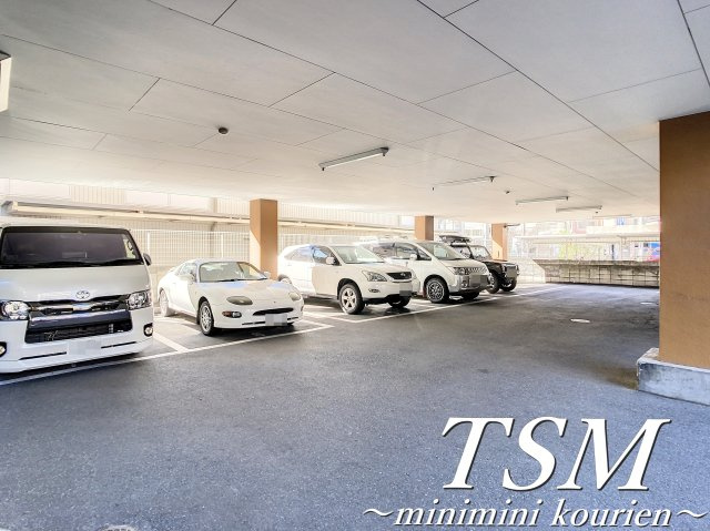 アビタツィオーネ香里園の駐車場