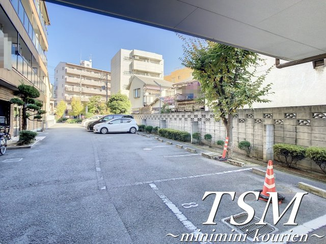 アビタツィオーネ香里園の駐車場