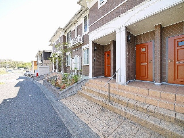 エスポワール梅美台のエントランス|ゆとりのあるエントランスです