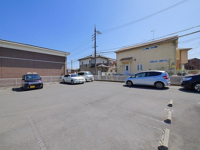 エスポワール梅美台の駐車場