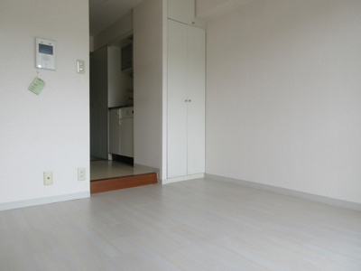 【洋室】 | ルネ和田町ツインプラザ | フロアタイルへリニューアルしました♪