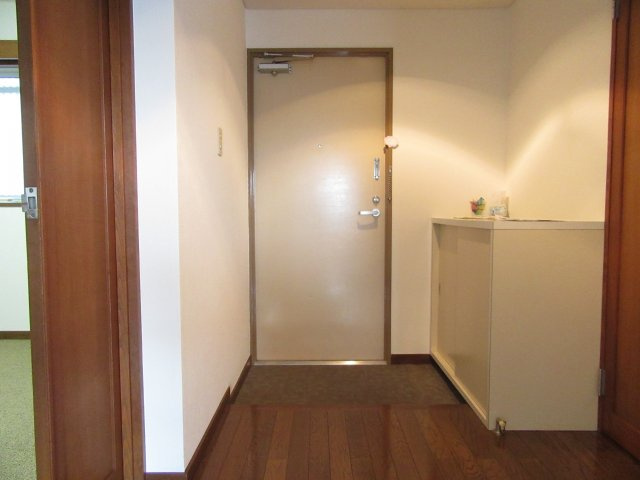 VESTA七日町の玄関