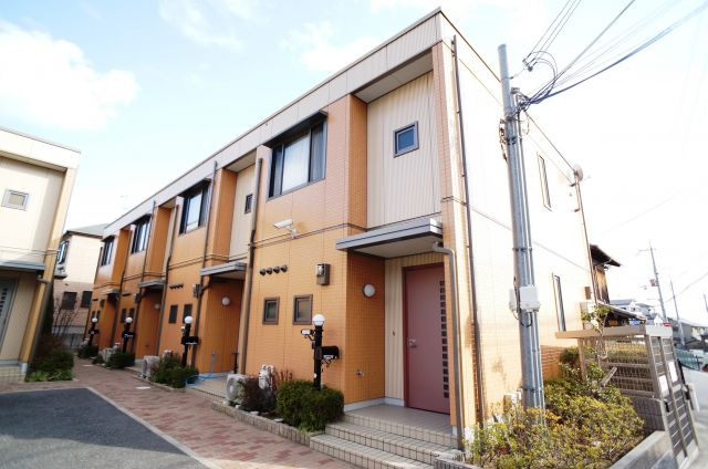 シャーメゾン中山寺B棟の外観