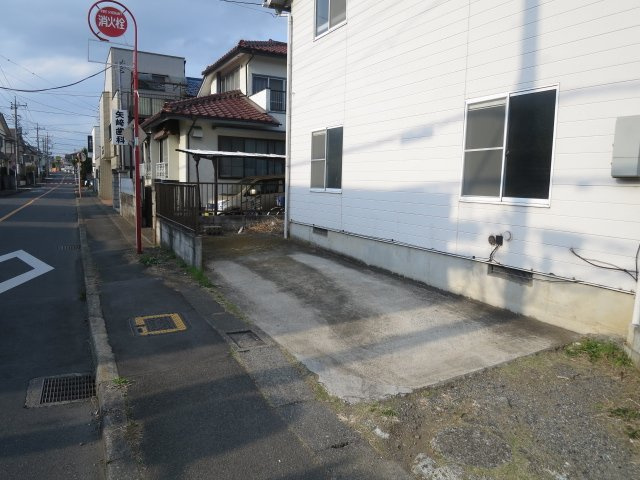 松村邸の駐車場