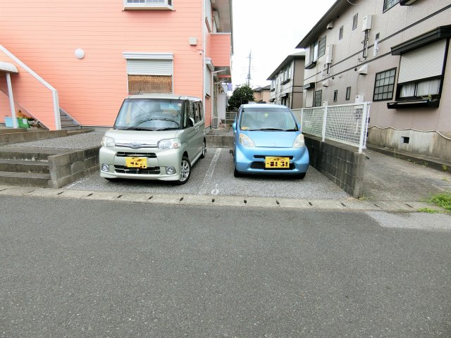 シャルムアイＢ棟の駐車場