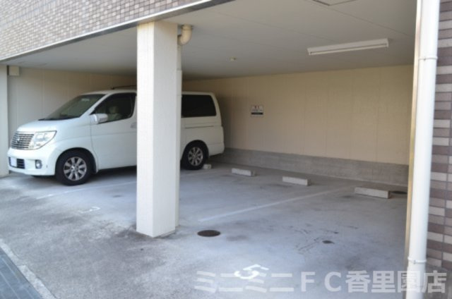 サニーコート石橋の駐車場