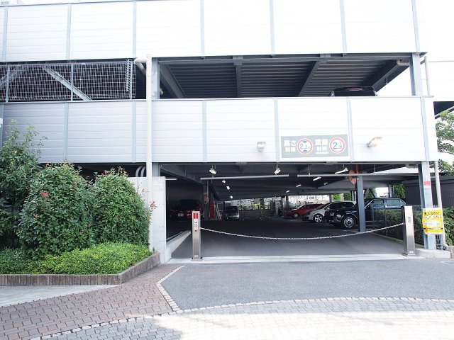エスリード松原松ヶ丘の駐車場