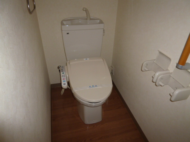 アメニティーハイツYのトイレ|シャワー付きトイレ