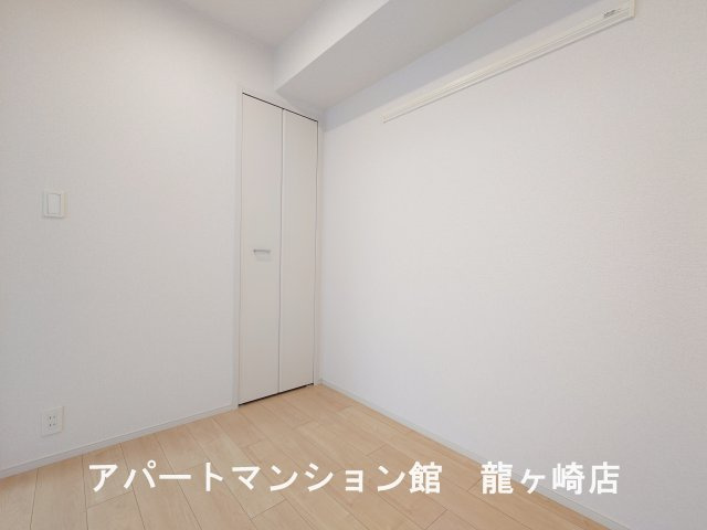 エレノアの寝室