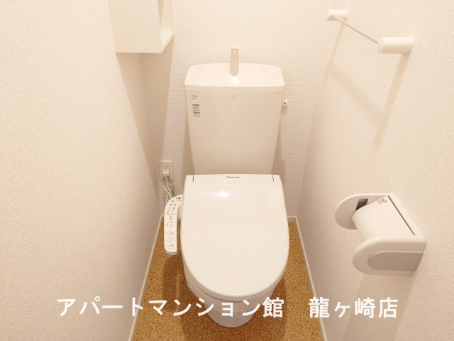 エレノアのトイレ