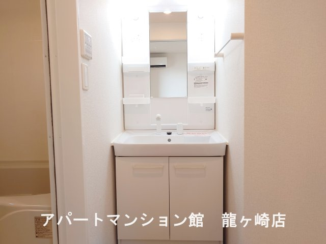 エレノアの独立洗面台