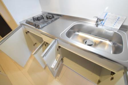 リブリ・ジェロ　セヴォムのキッチン|キッチン下に収納あります