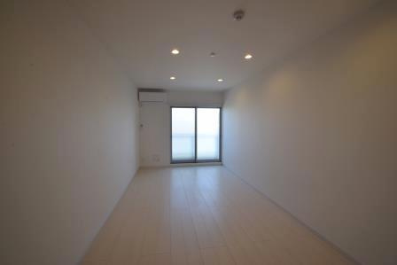 リブリ・ジェロ　セヴォムの居間・リビング|明るい居室です